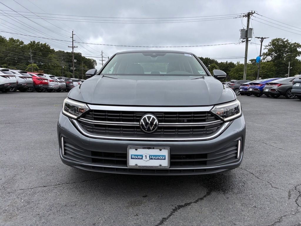 Used 2024 Volkswagen Jetta SEL FWD image 2