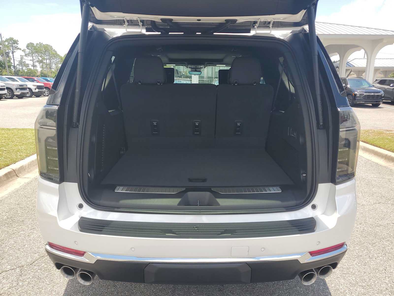 New 2025 Chevrolet Suburban Premier AWD/4WD image 5