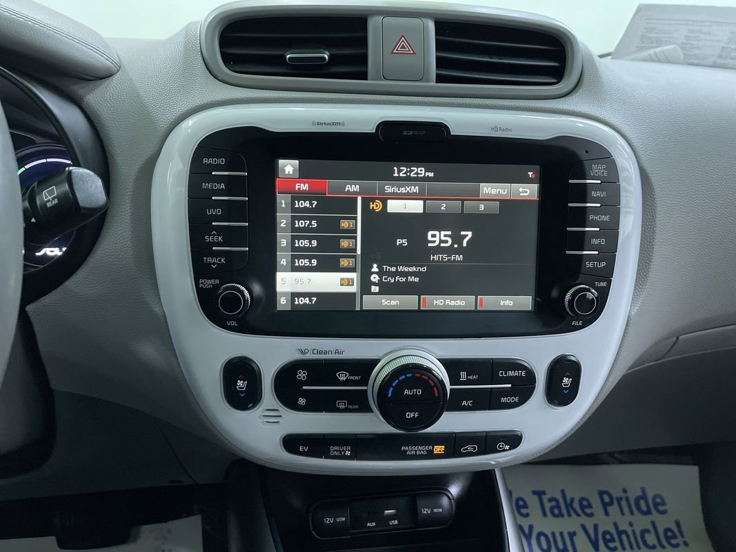 Used 2016 Kia Soul EV + w/ Sun & Fun Package image 22