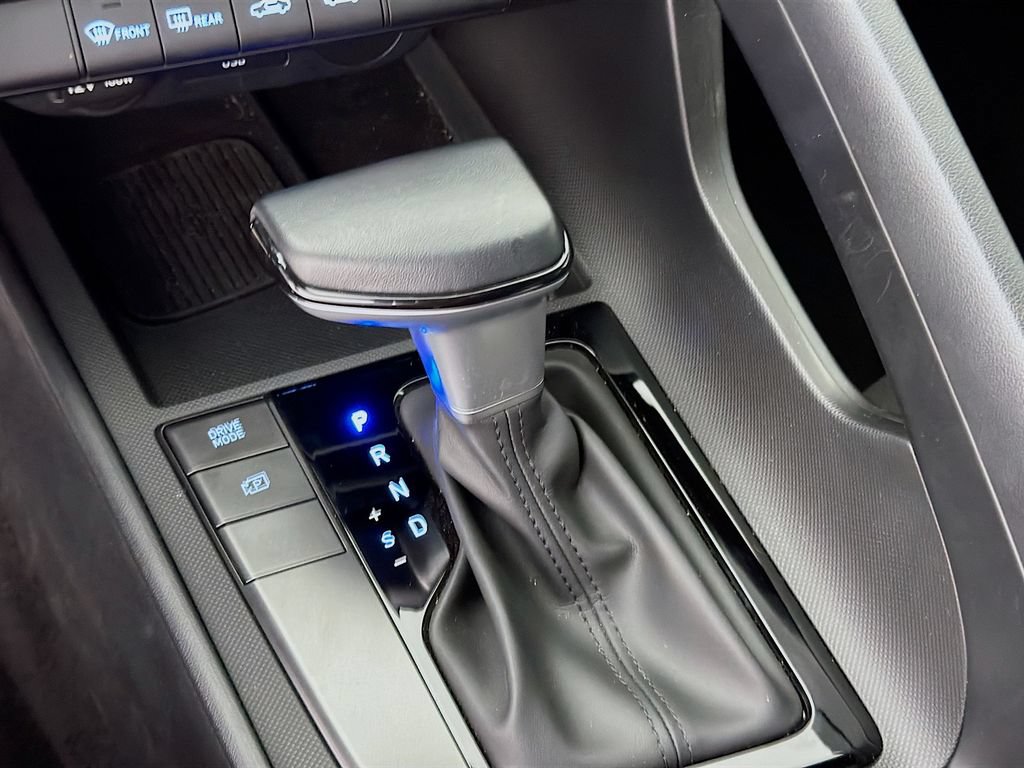 Used 2025 Hyundai Elantra Sport FWD image 19