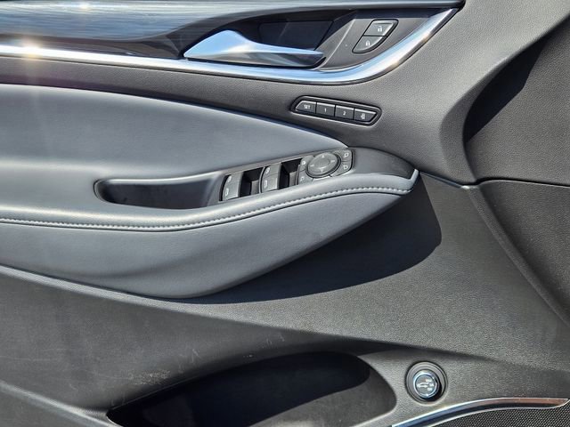 Used 2024 Buick Enclave Premium image 23