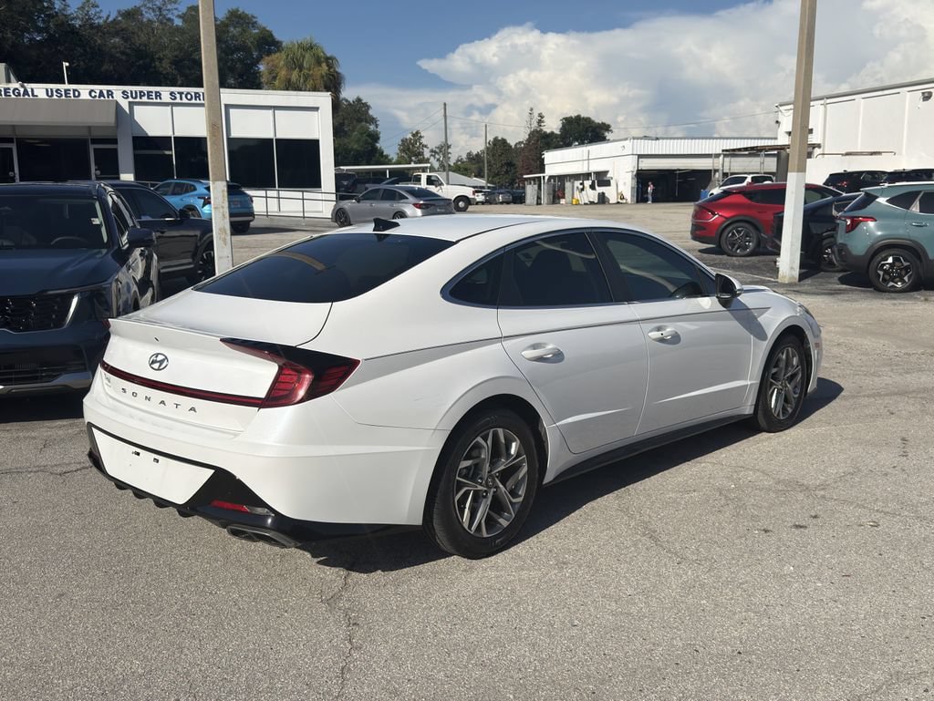 Used 2022 Hyundai Sonata SEL w/ Preferred Accessory Package FWD image 4