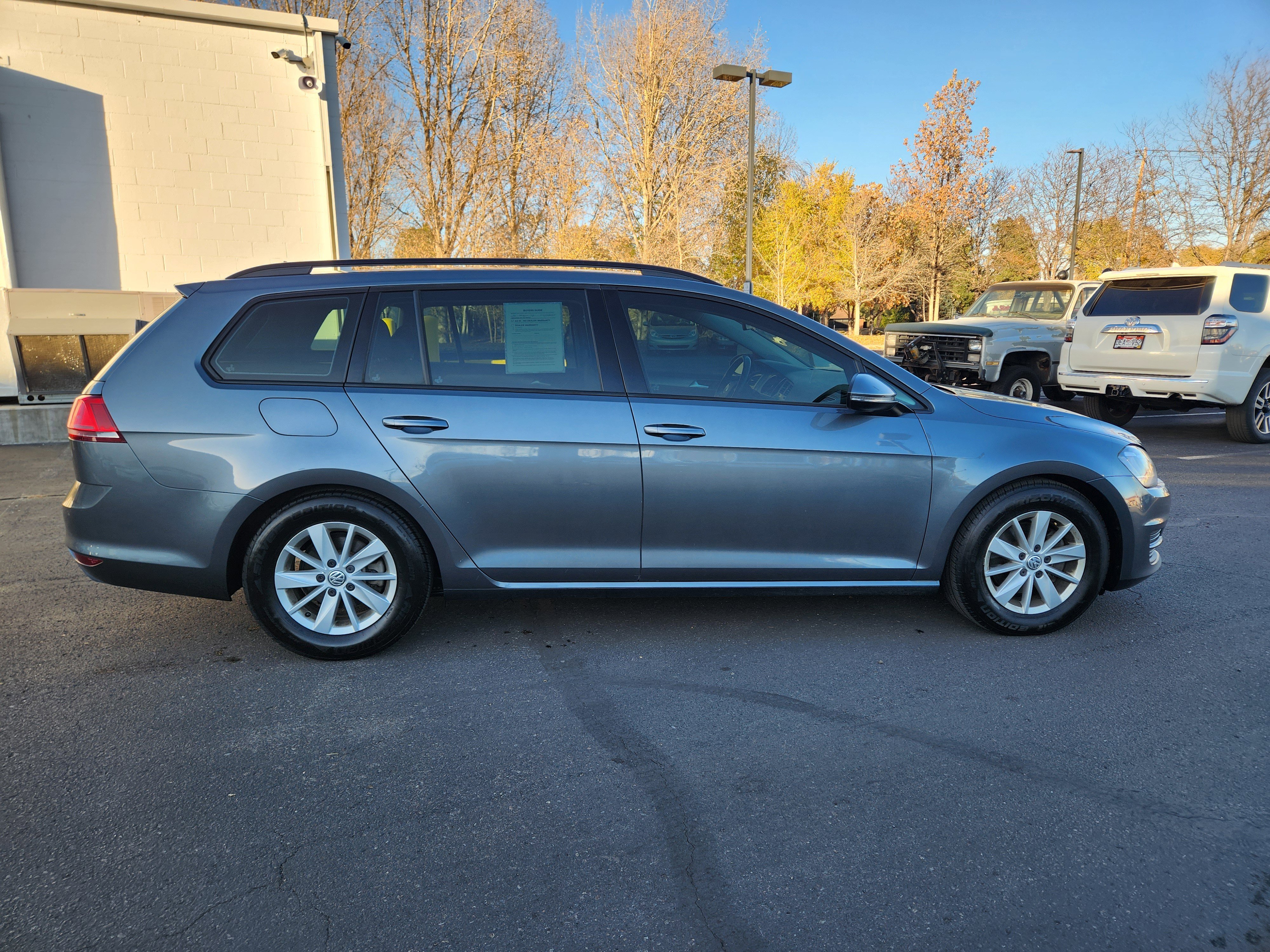 Used 2016 Volkswagen Golf S image 9