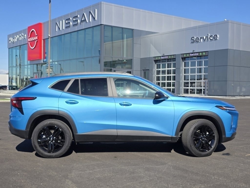 Used 2025 Chevrolet Trax ACTIV w/ Sunroof Package image 14