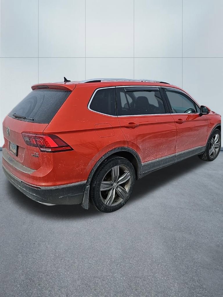 Used 2018 Volkswagen Tiguan SEL Premium w/ 3rd Row Seat Package image 2