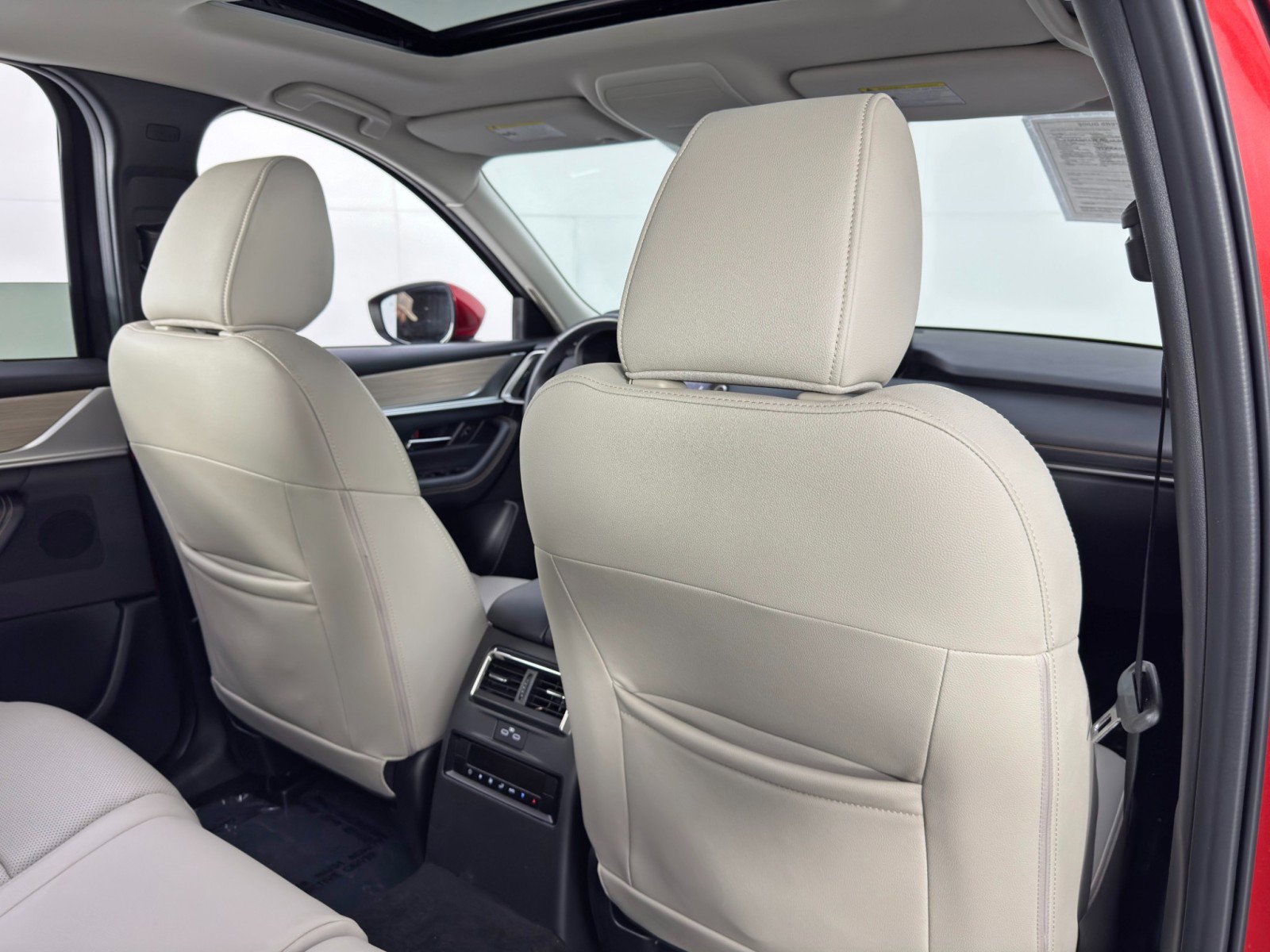 Used 2024 MAZDA CX-90 Plug-In Hybrid w/ Preferred AWD/4WD image 34