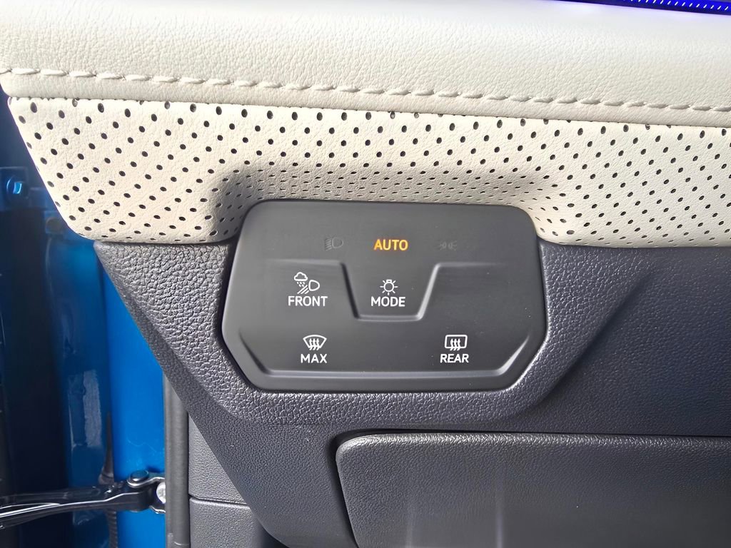 Used 2025 Volkswagen Atlas Cross Sport SEL Premium R-Line image 18