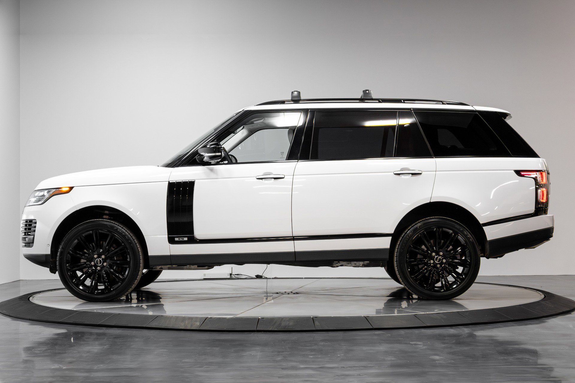 Used 2019 Land Rover Range Rover Long Wheelbase Autobiography image 38