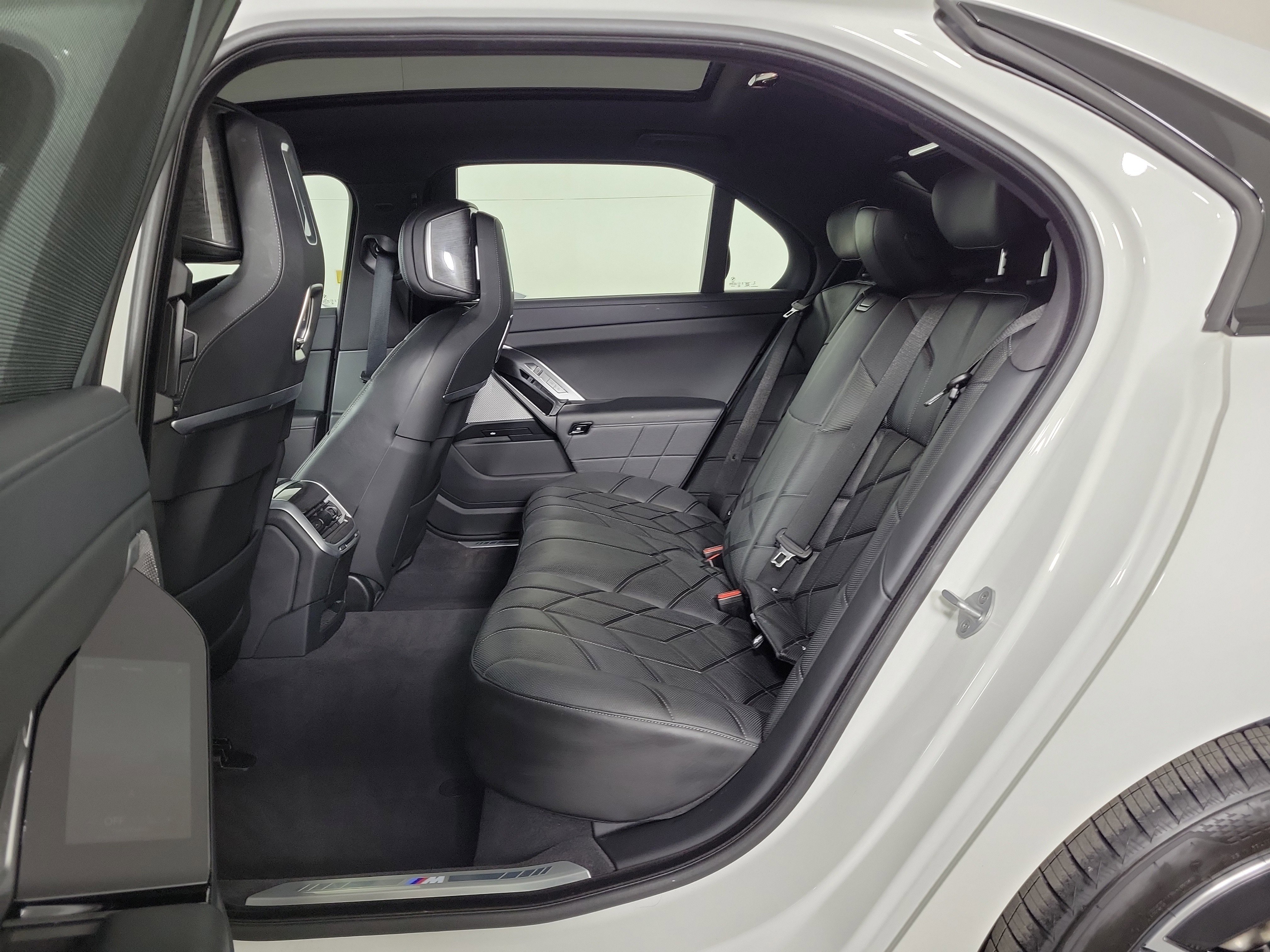 Certified 2025 BMW 740i xDrive image 10