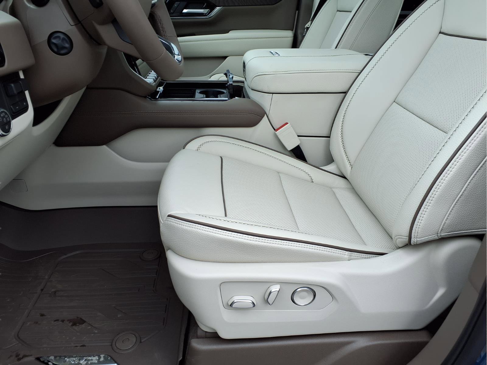 New 2026 GMC Yukon XL Denali image 23