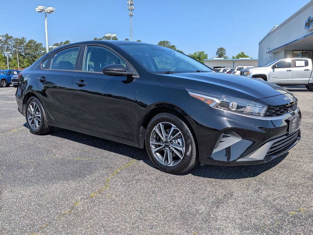 Used 2024 Kia Forte LXS FWD image 3