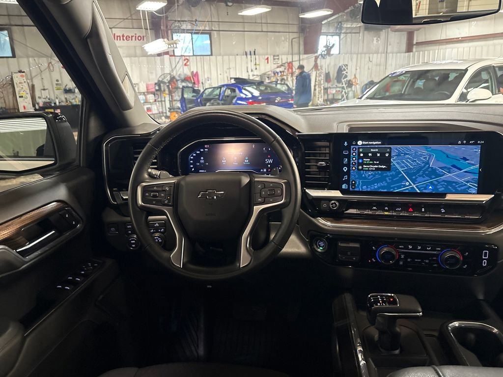 Used 2024 Chevrolet Silverado 1500 RST AWD/4WD image 17