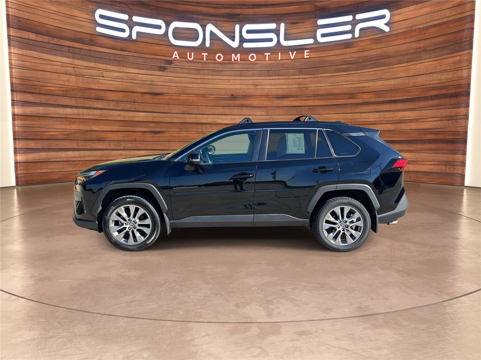 Used 2022 Toyota RAV4 XLE Premium image 2