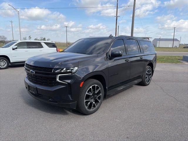 Used 2023 Chevrolet Suburban RST w/ Luxury Package AWD/4WD image 2