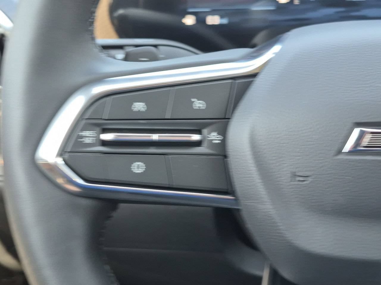 New 2026 Chevrolet Equinox ACTIV w/ Convenience Package III FWD image 12