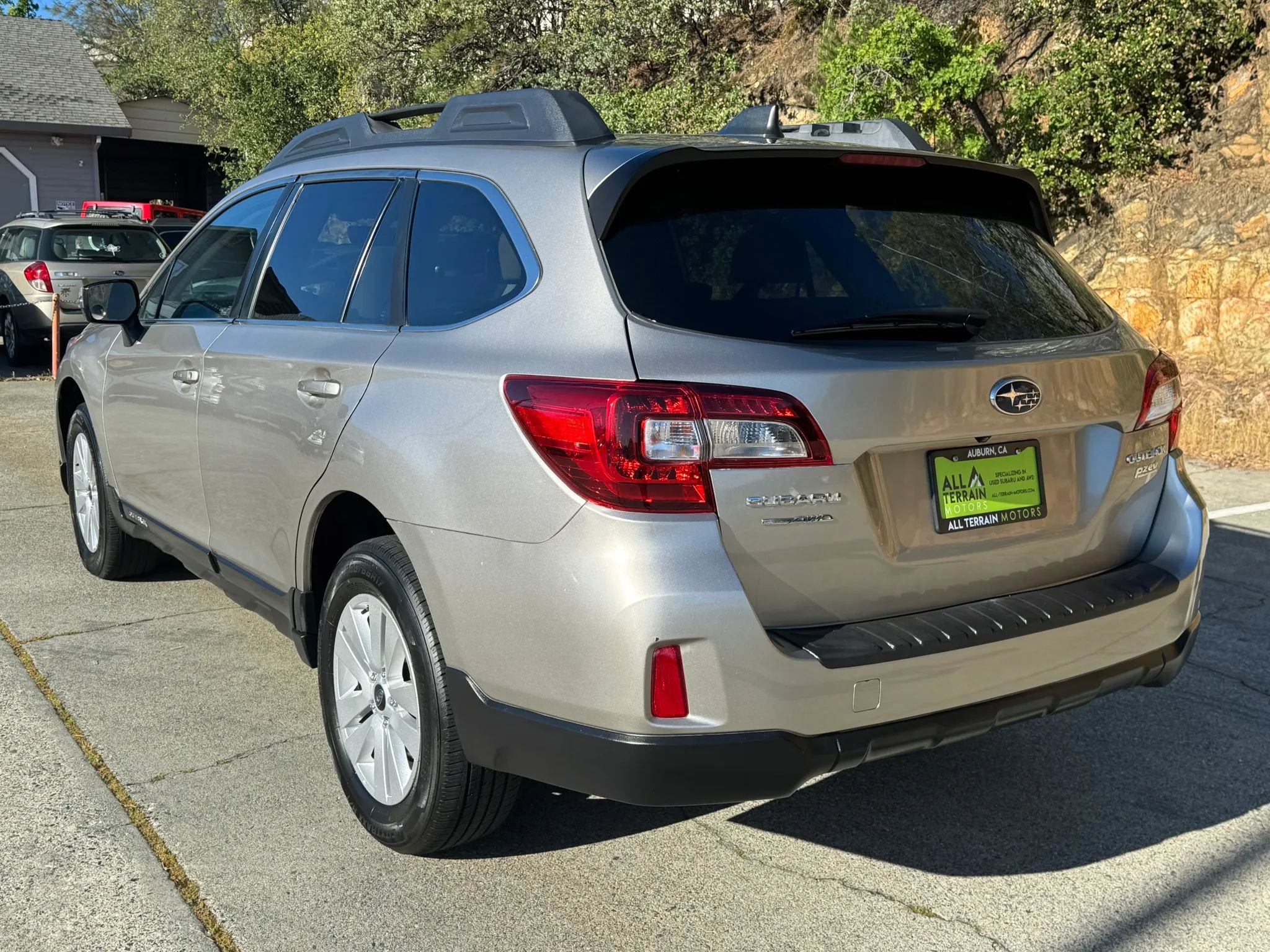 Used 2017 Subaru Outback 2.5i Premium image 5