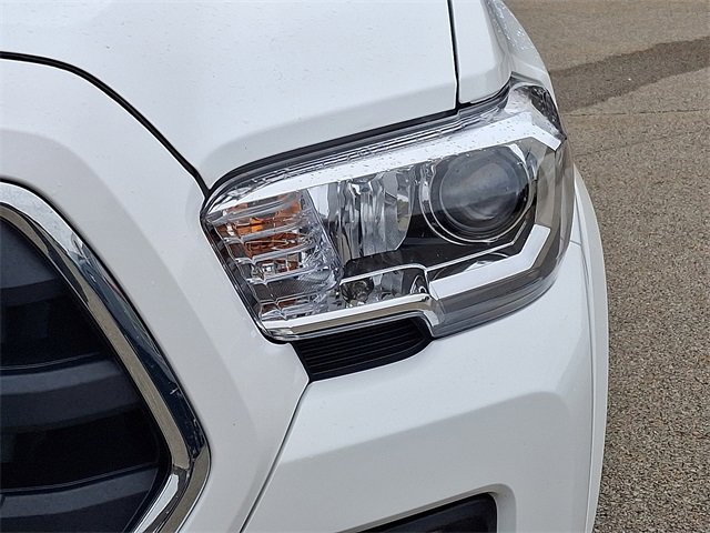 Used 2017 Toyota Tacoma SR5 w/ SR5 Appearance Package (SM) image 9