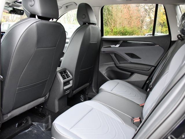 New 2026 Volkswagen Tiguan SE AWD/4WD image 17