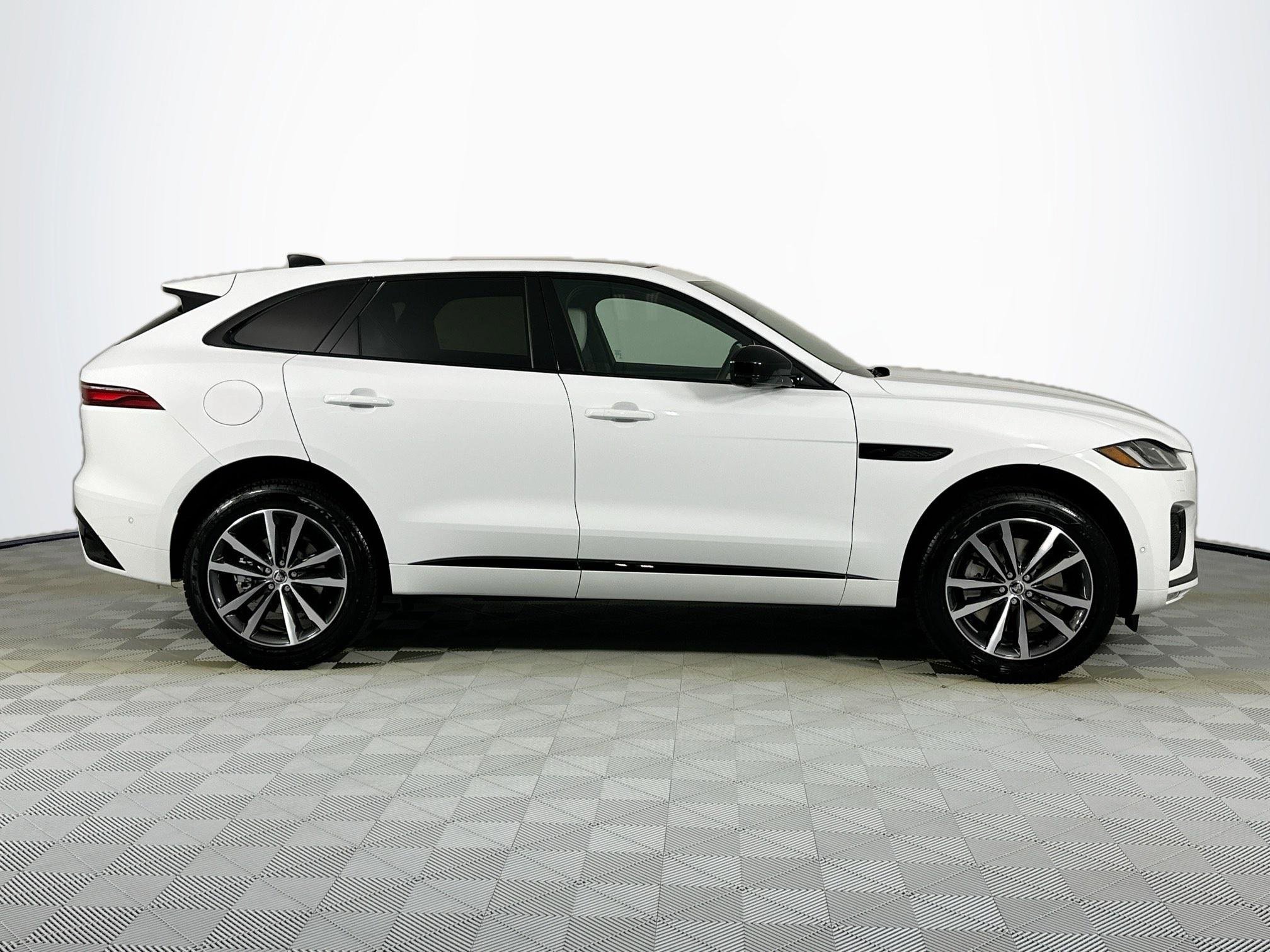 Used 2026 Jaguar F-PACE R-Dynamic S image 4