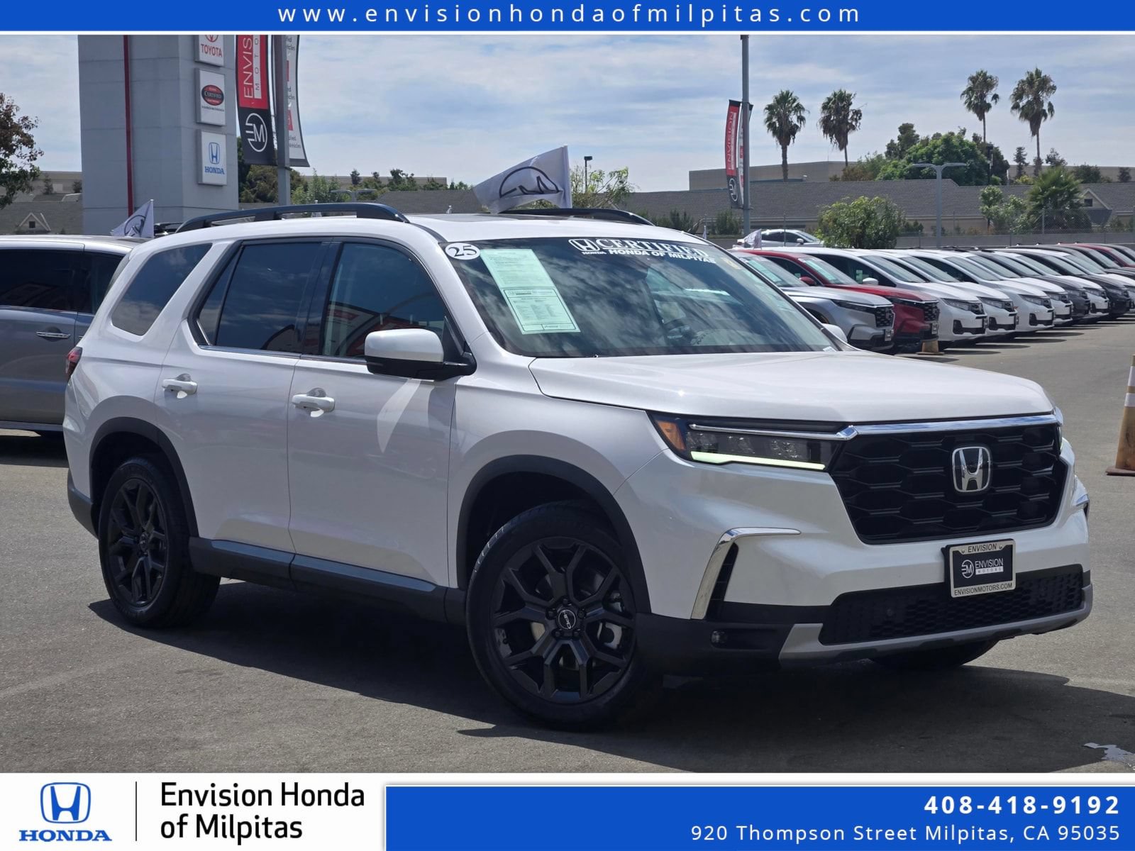 Certified 2025 Honda Pilot Touring image 1