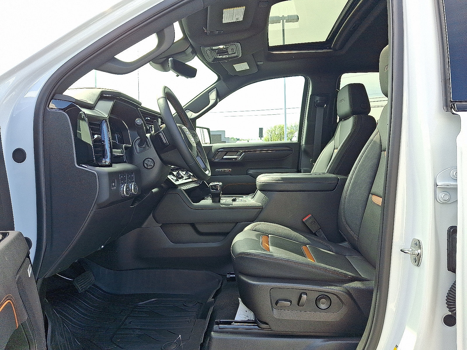 Used 2025 GMC Sierra 1500 AT4 w/ Technology Package AWD/4WD image 15