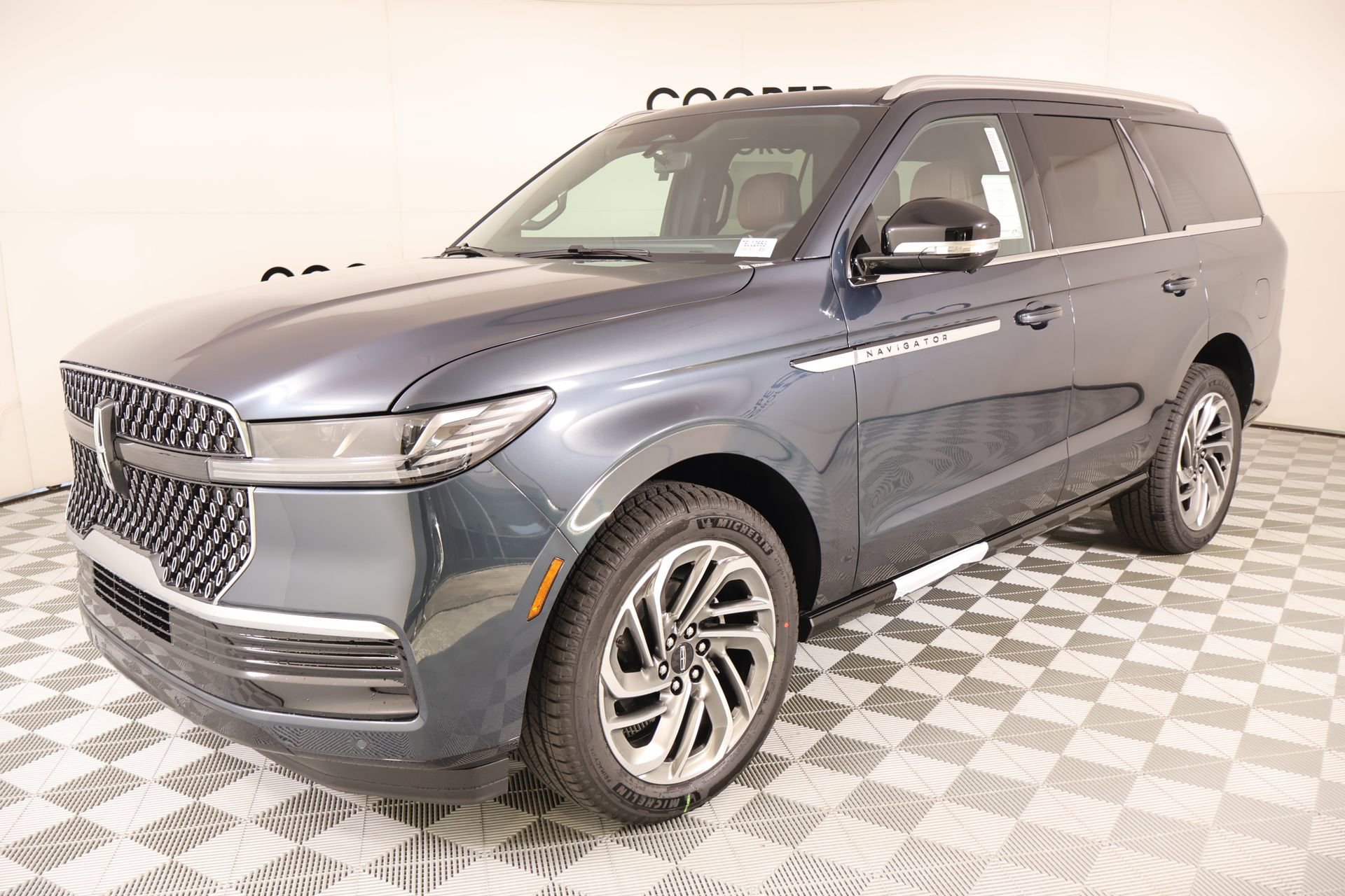 New 2026 Lincoln Navigator Reserve AWD/4WD image 11