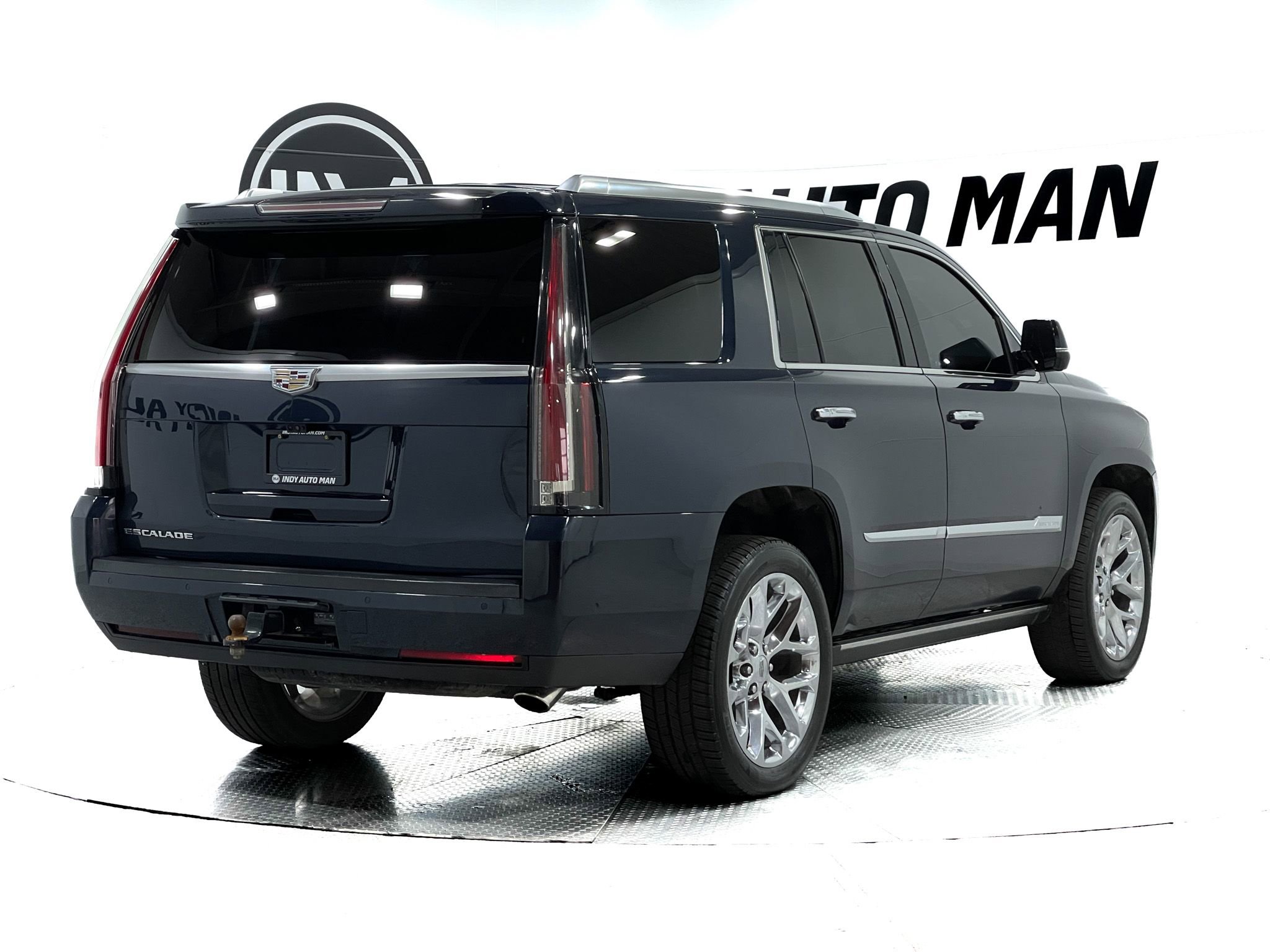 Used 2018 Cadillac Escalade Platinum AWD/4WD image 4