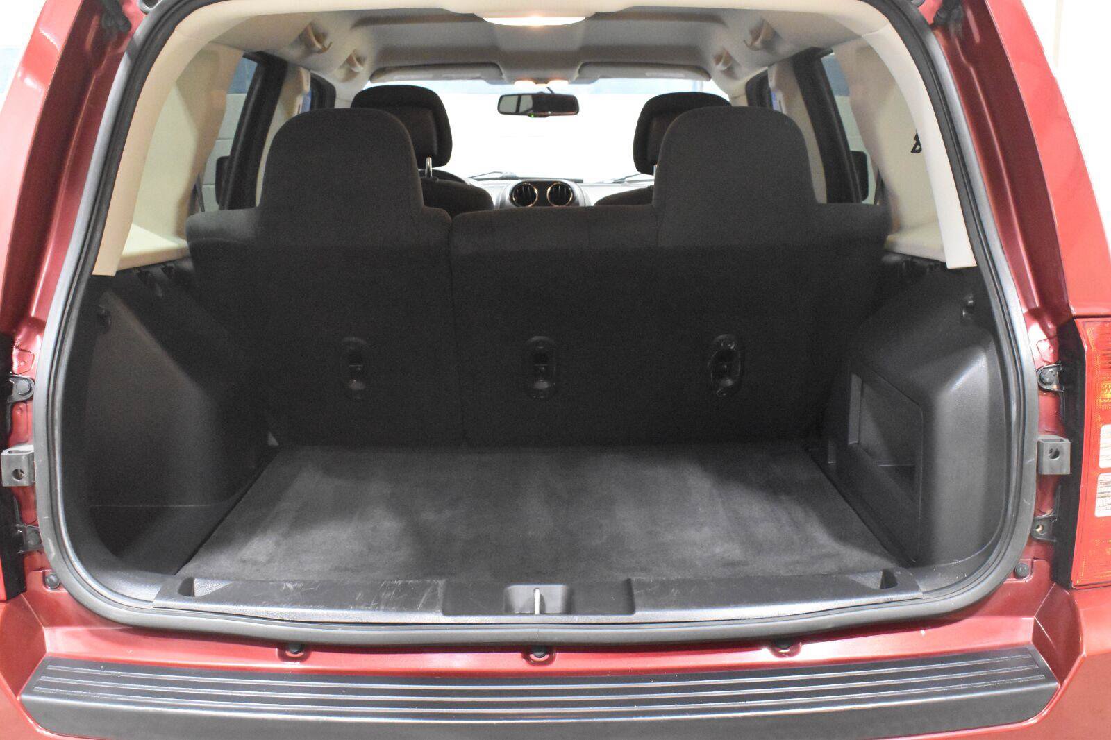 Used 2016 Jeep Patriot Latitude AWD/4WD image 23