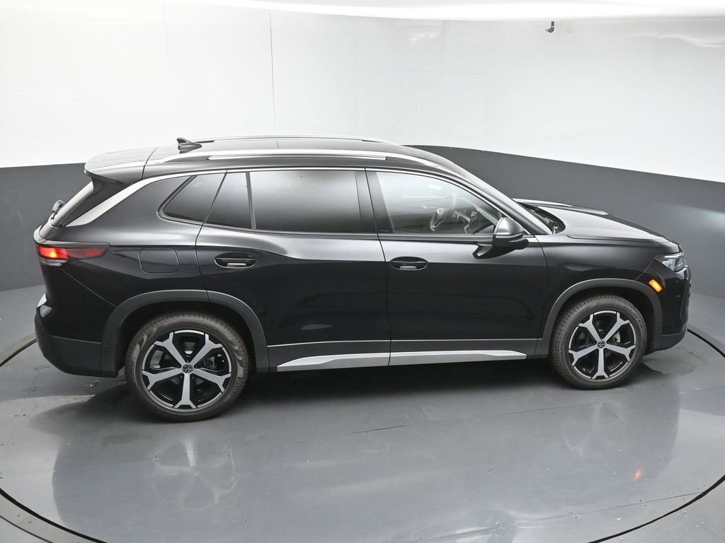 Used 2025 Volkswagen Tiguan SE FWD image 49