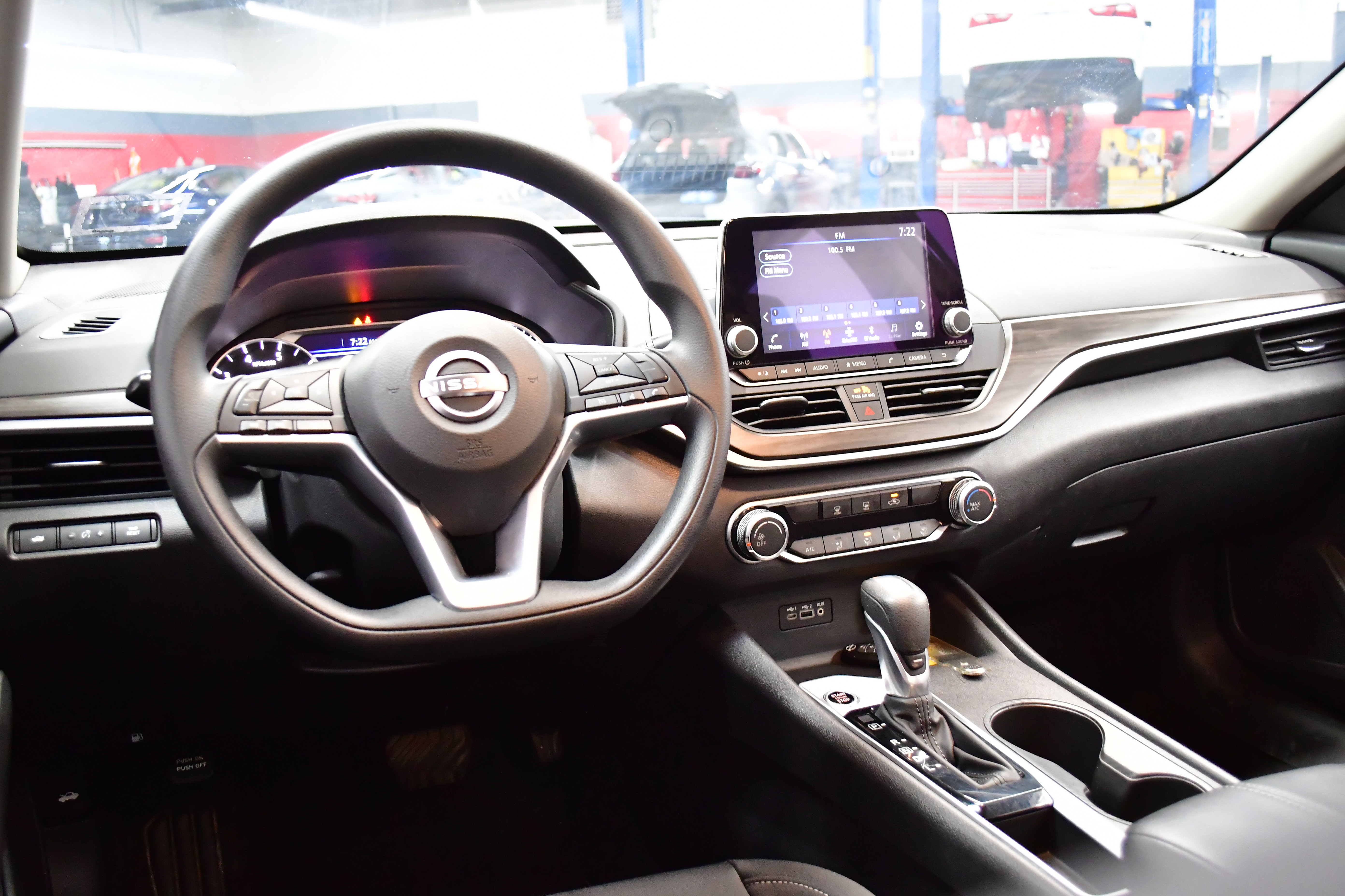 Used 2025 Nissan Altima 2.5 SV FWD image 8