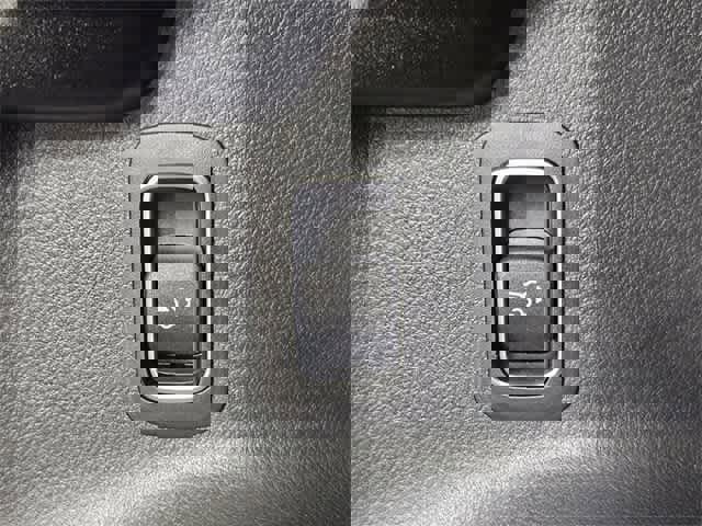 Certified 2025 Mercedes-Benz GLB 250 4MATIC image 37