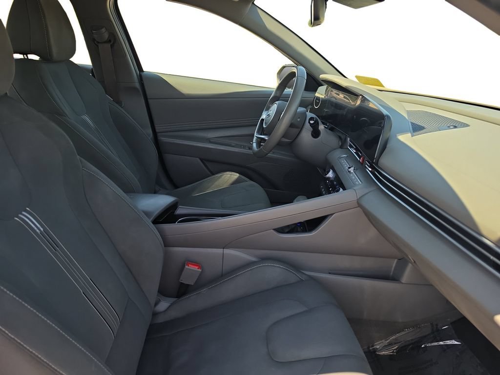Used 2023 Hyundai Elantra SEL w/ Convenience Package FWD image 15