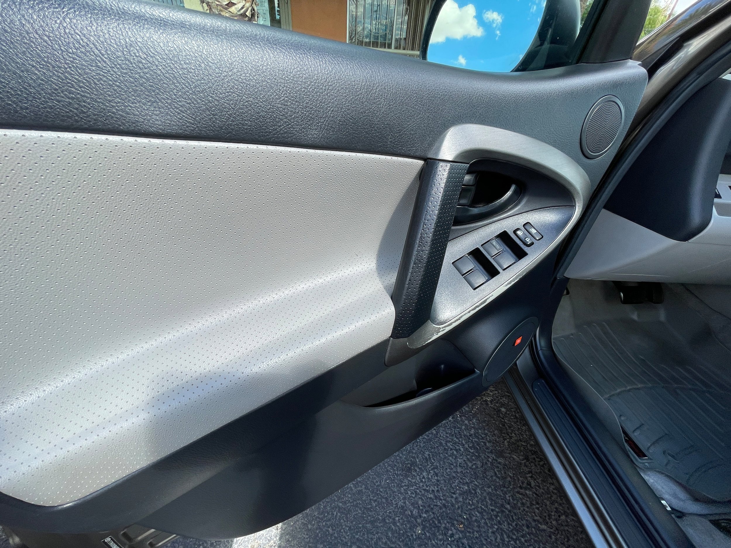 Used 2011 Toyota RAV4 Limited FWD image 14