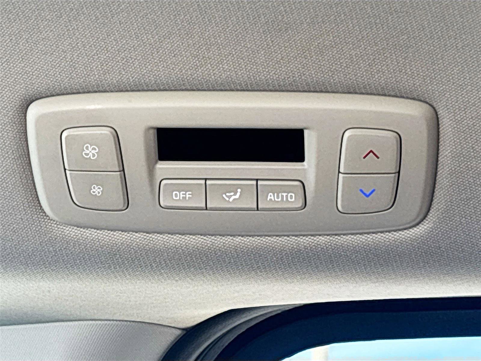 Used 2025 Kia Carnival FWD image 25