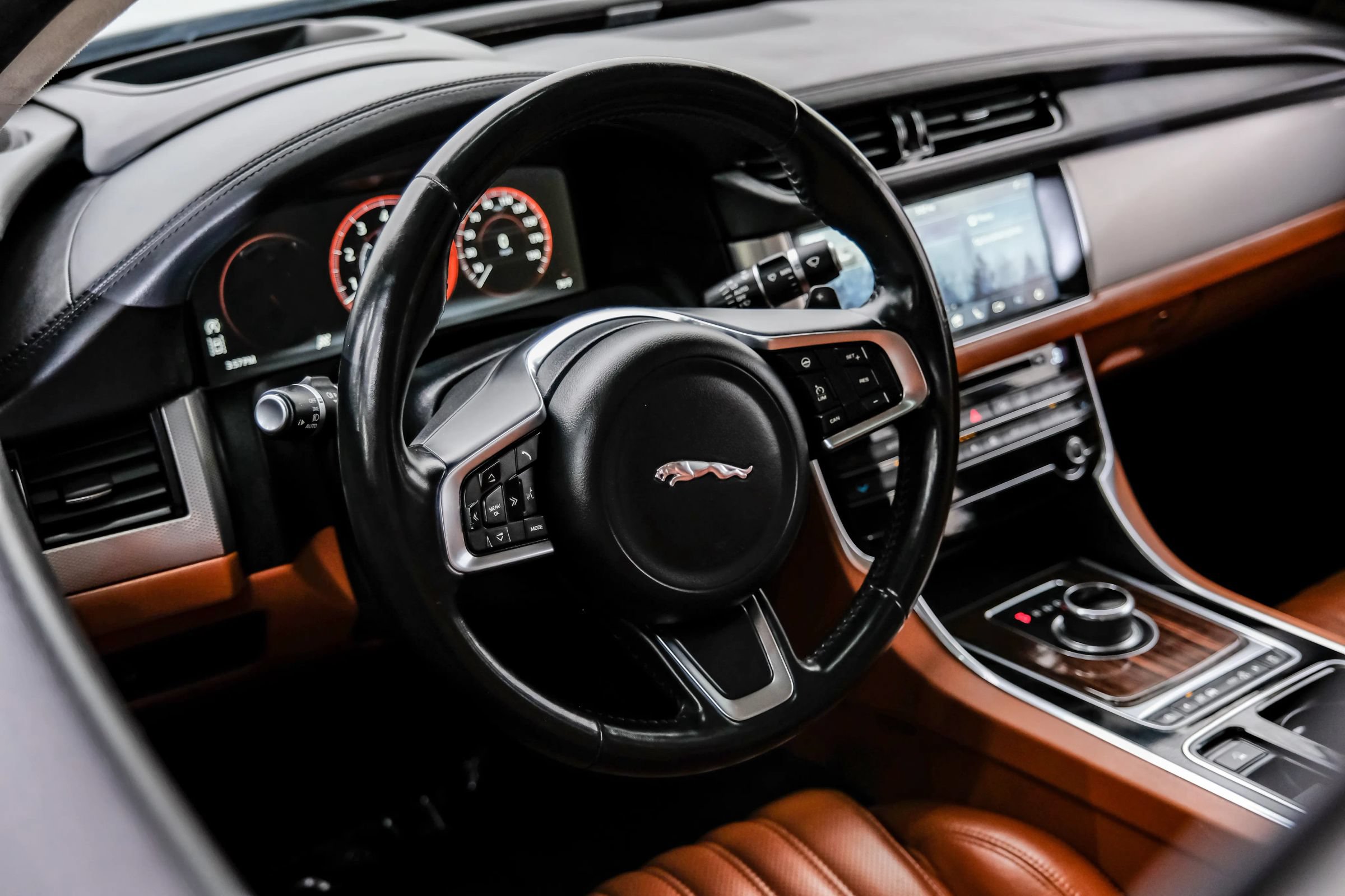 Used 2018 Jaguar XF Portfolio RWD image 23