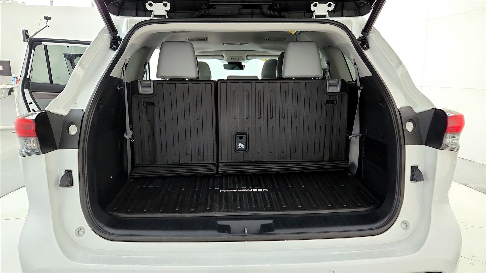 Used 2023 Toyota Highlander Limited image 32