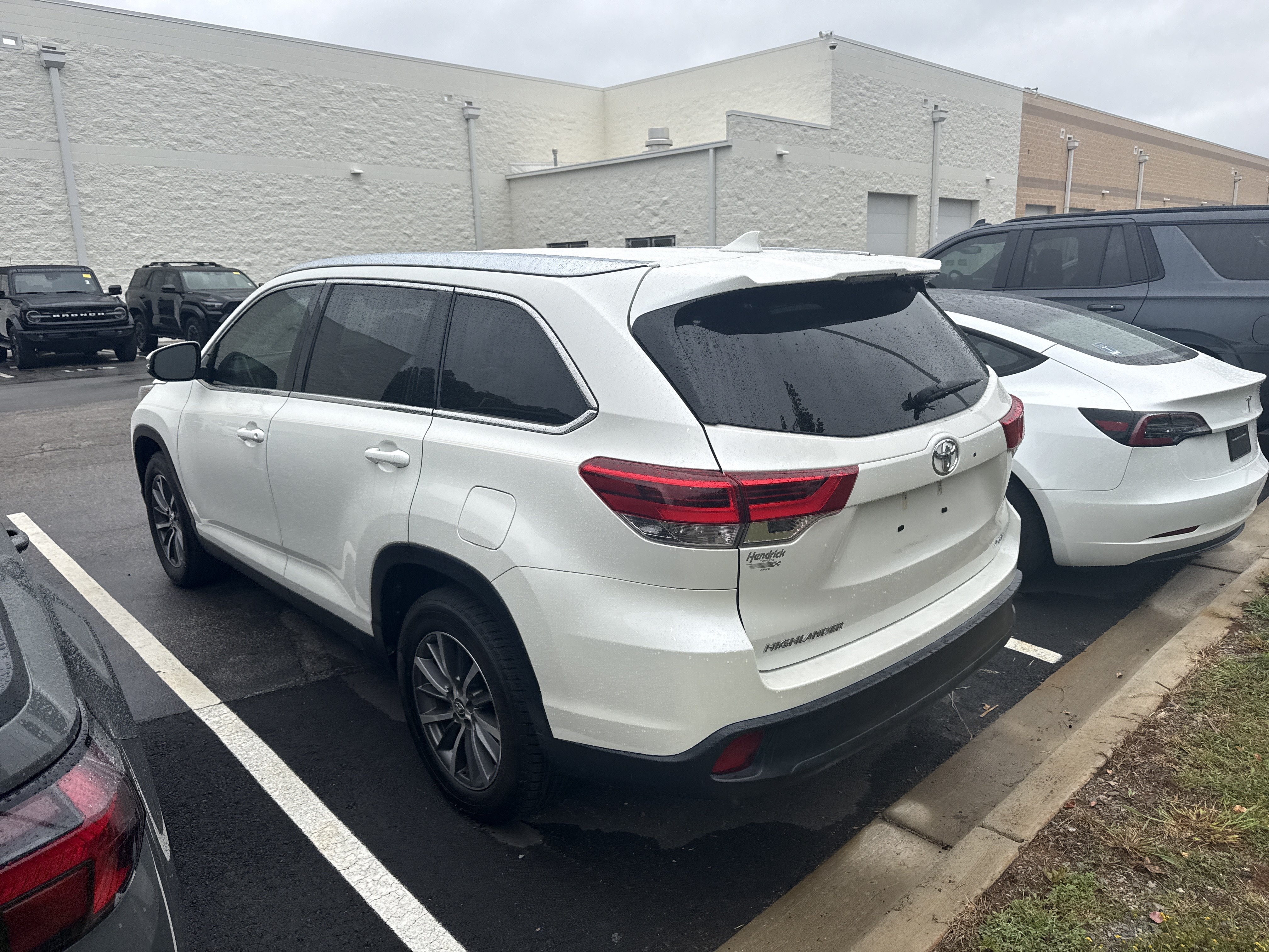 Used 2019 Toyota Highlander XLE FWD image 10