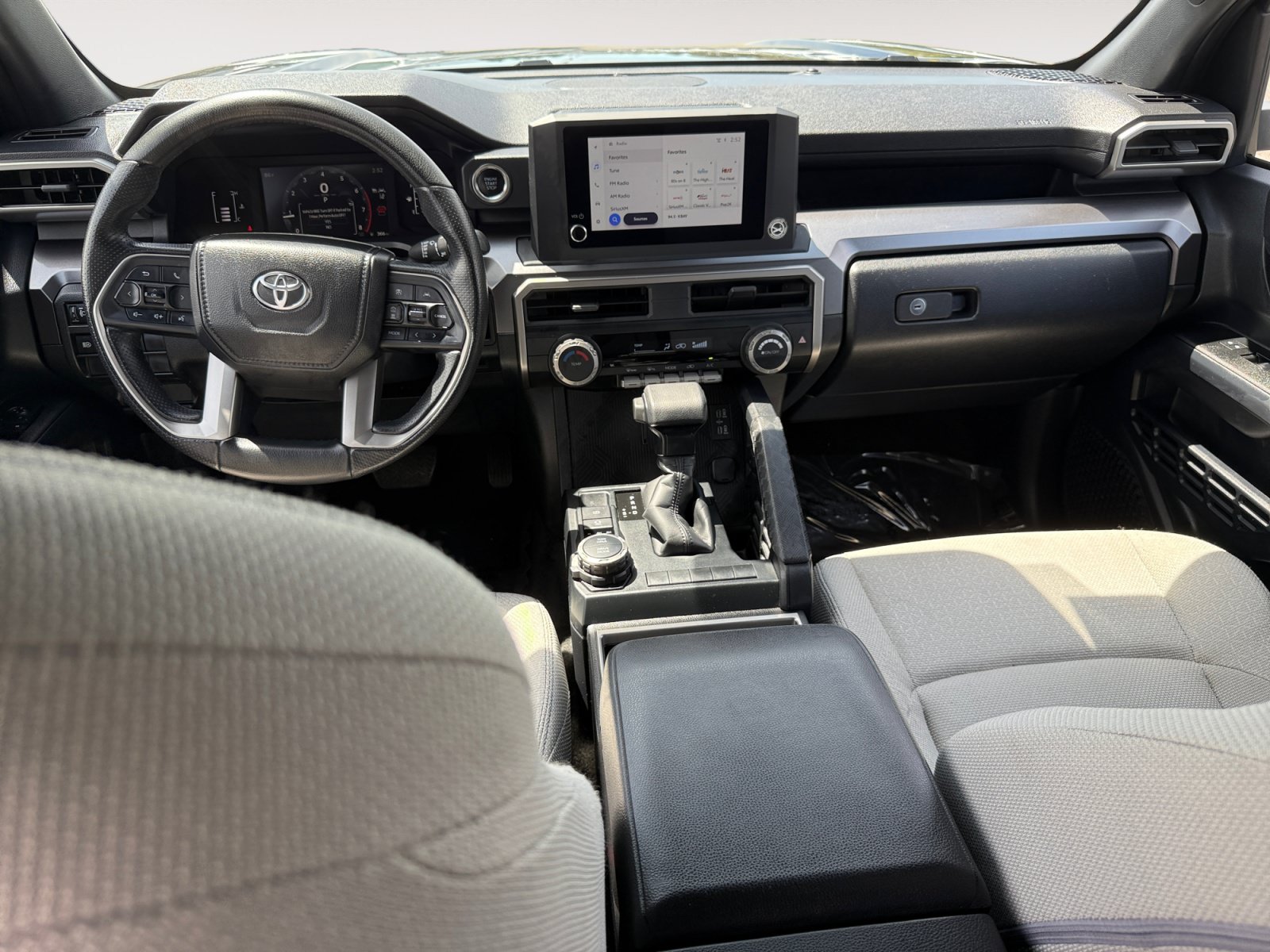 Used 2025 Toyota 4Runner SR5 AWD/4WD image 15