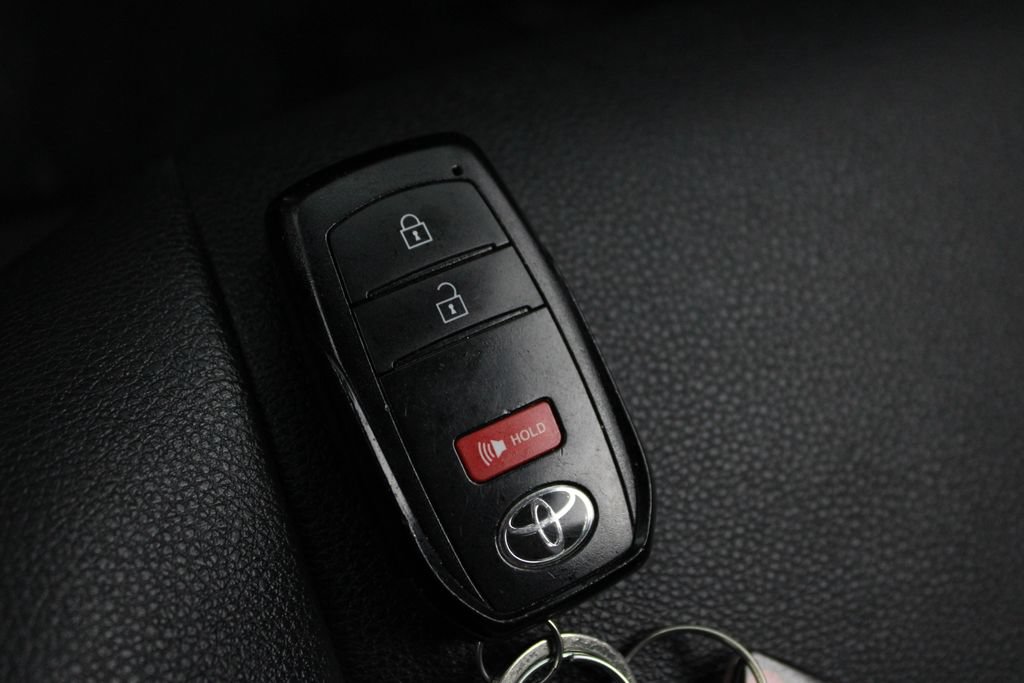 Used 2024 Toyota Corolla Cross XLE FWD image 29