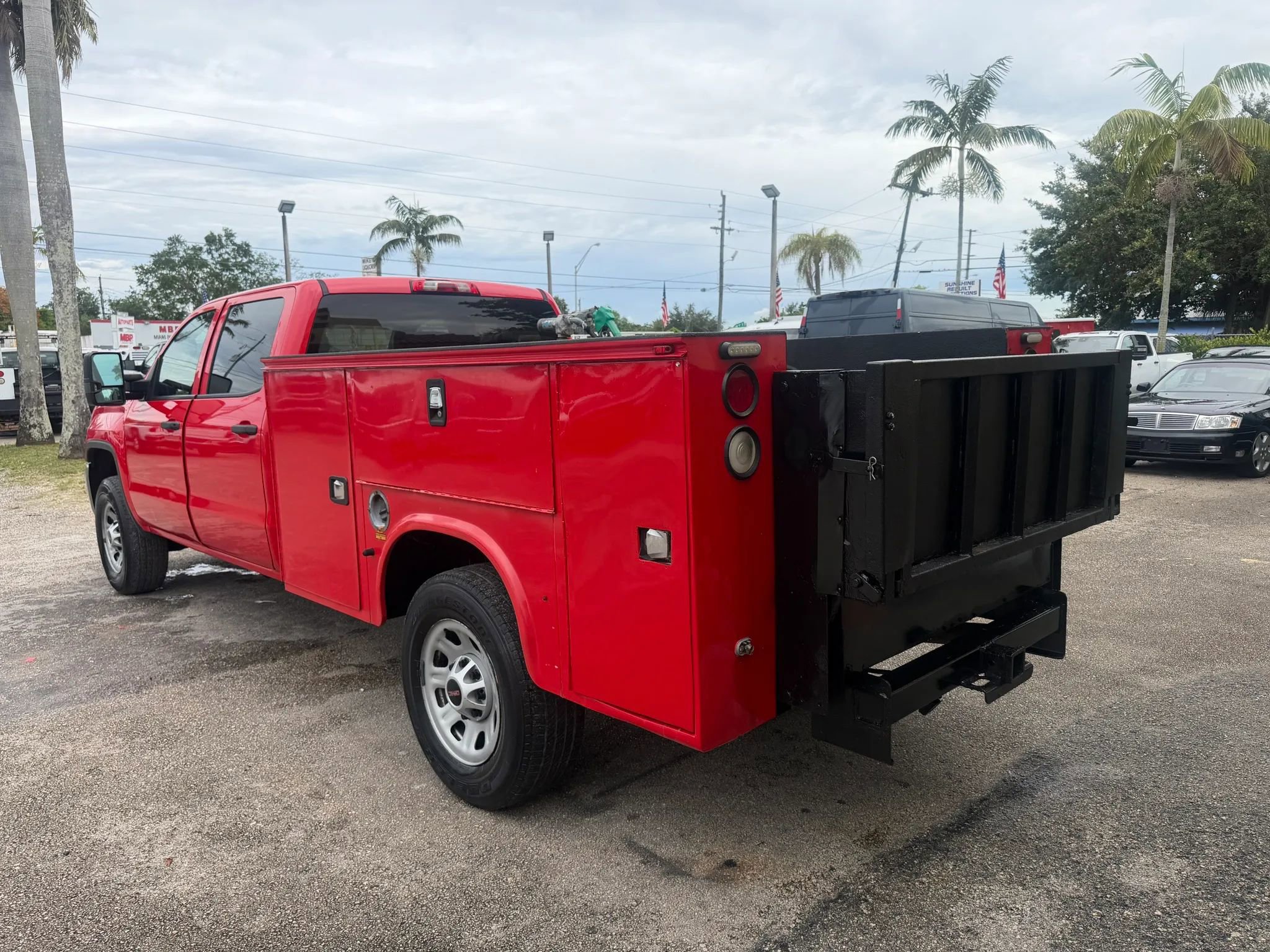 Used 2017 GMC Sierra 3500 4x4 Crew Cab w/ Snow Plow Prep Package image 5