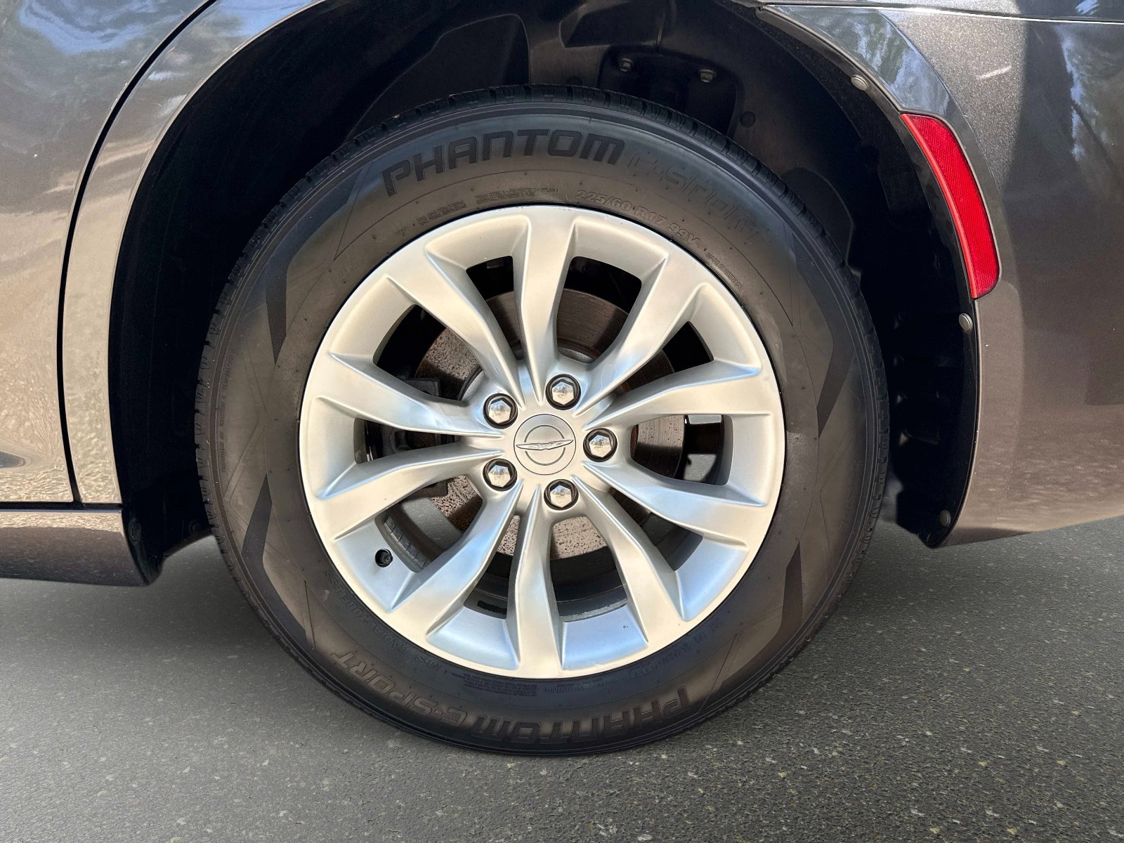 Used 2015 Chrysler 300 Limited w/ Driver Convenience Group image 8