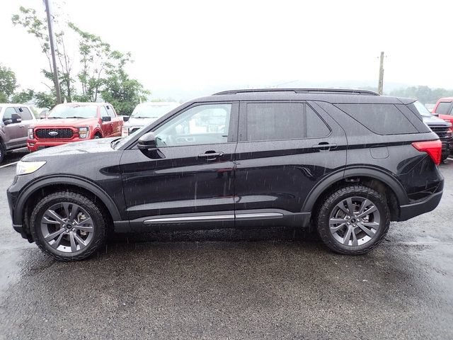 Certified 2024 Ford Explorer XLT w/ Equipment Group 202A AWD/4WD image 2