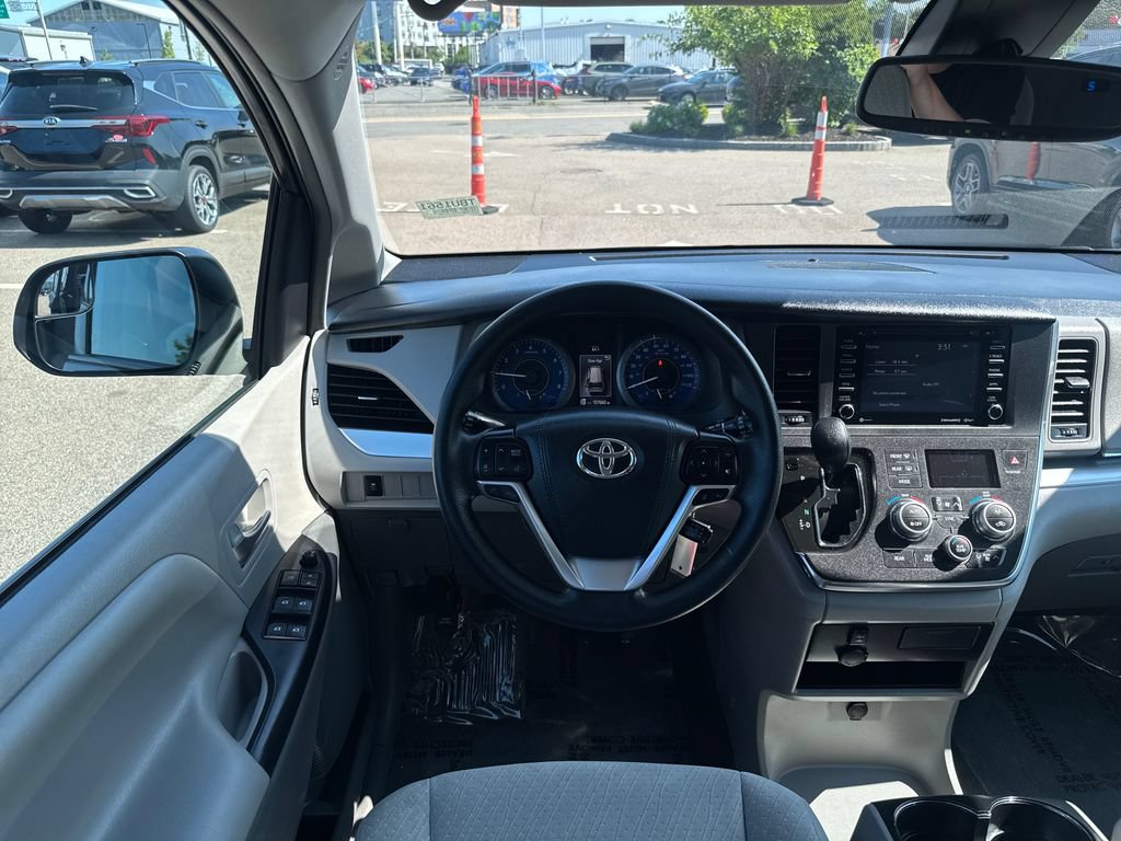Used 2018 Toyota Sienna LE AWD/4WD image 13