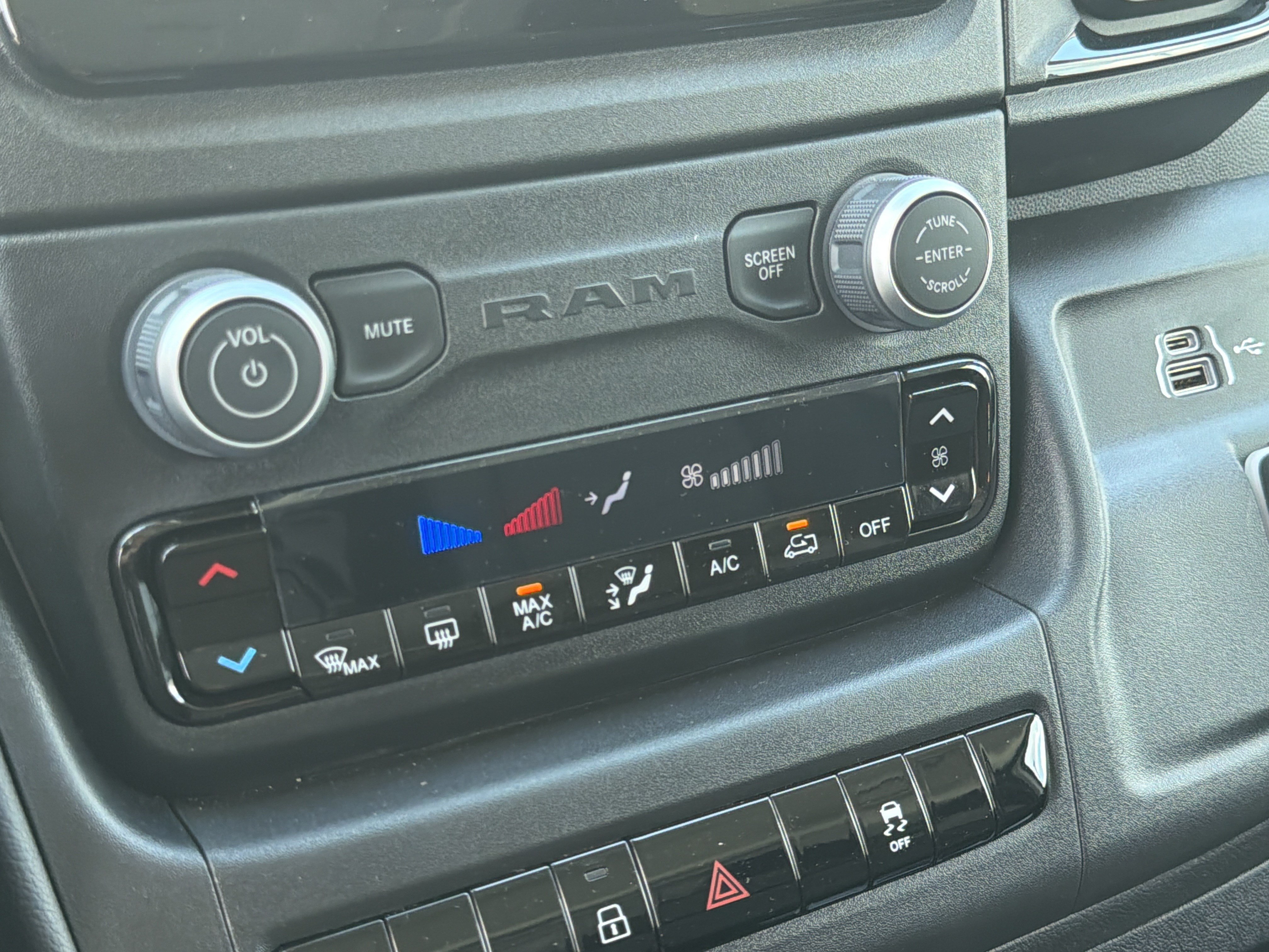 New 2026 RAM ProMaster 1500 w/ Convenience Group FWD image 31