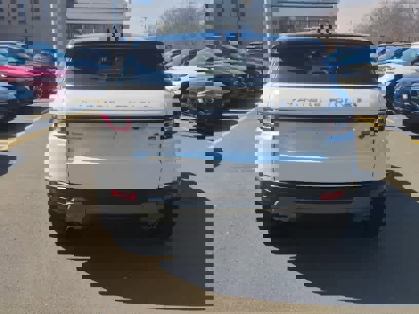 Used 2019 Land Rover Range Rover Evoque SE Premium image 6