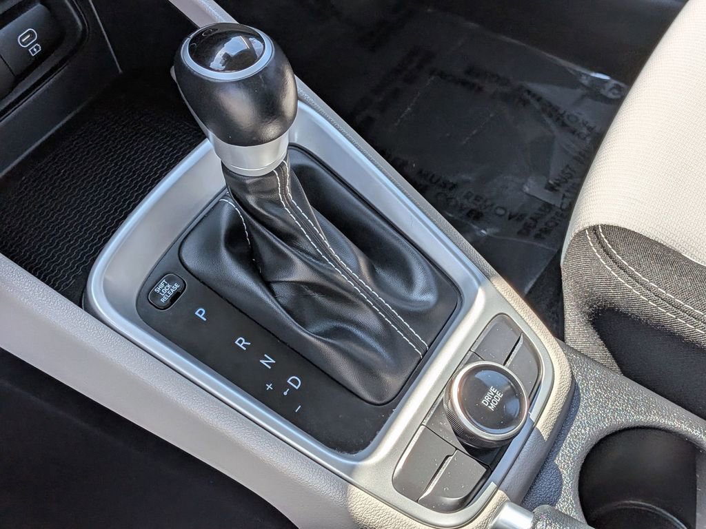 Used 2025 Hyundai Venue SEL image 21