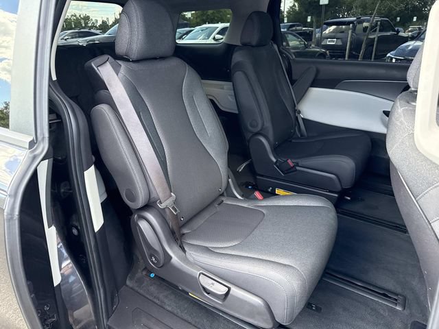 Used 2023 Kia Carnival LX FWD image 11