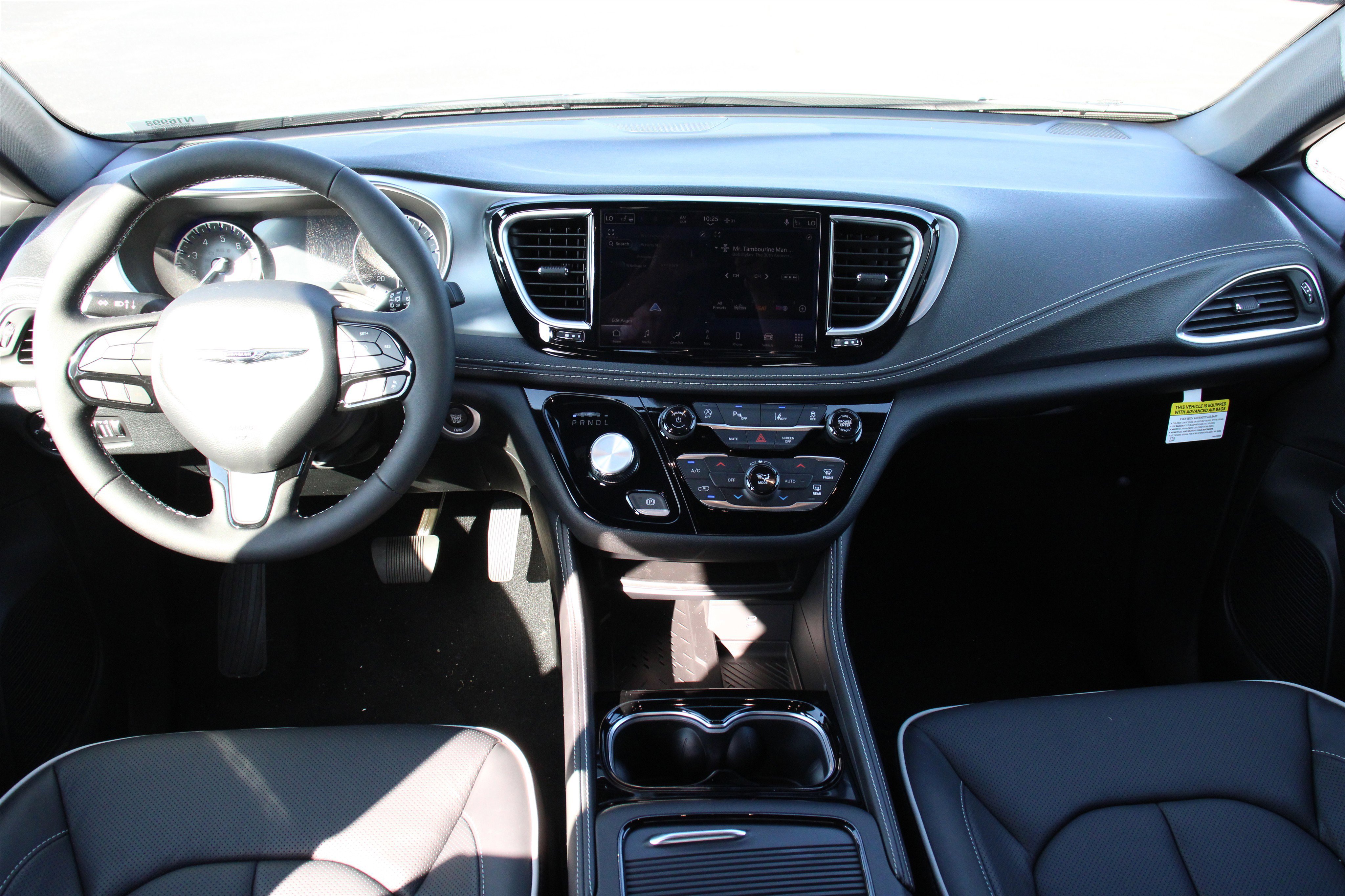 New 2026 Chrysler Pacifica Limited w/ S Appearance Package image 2