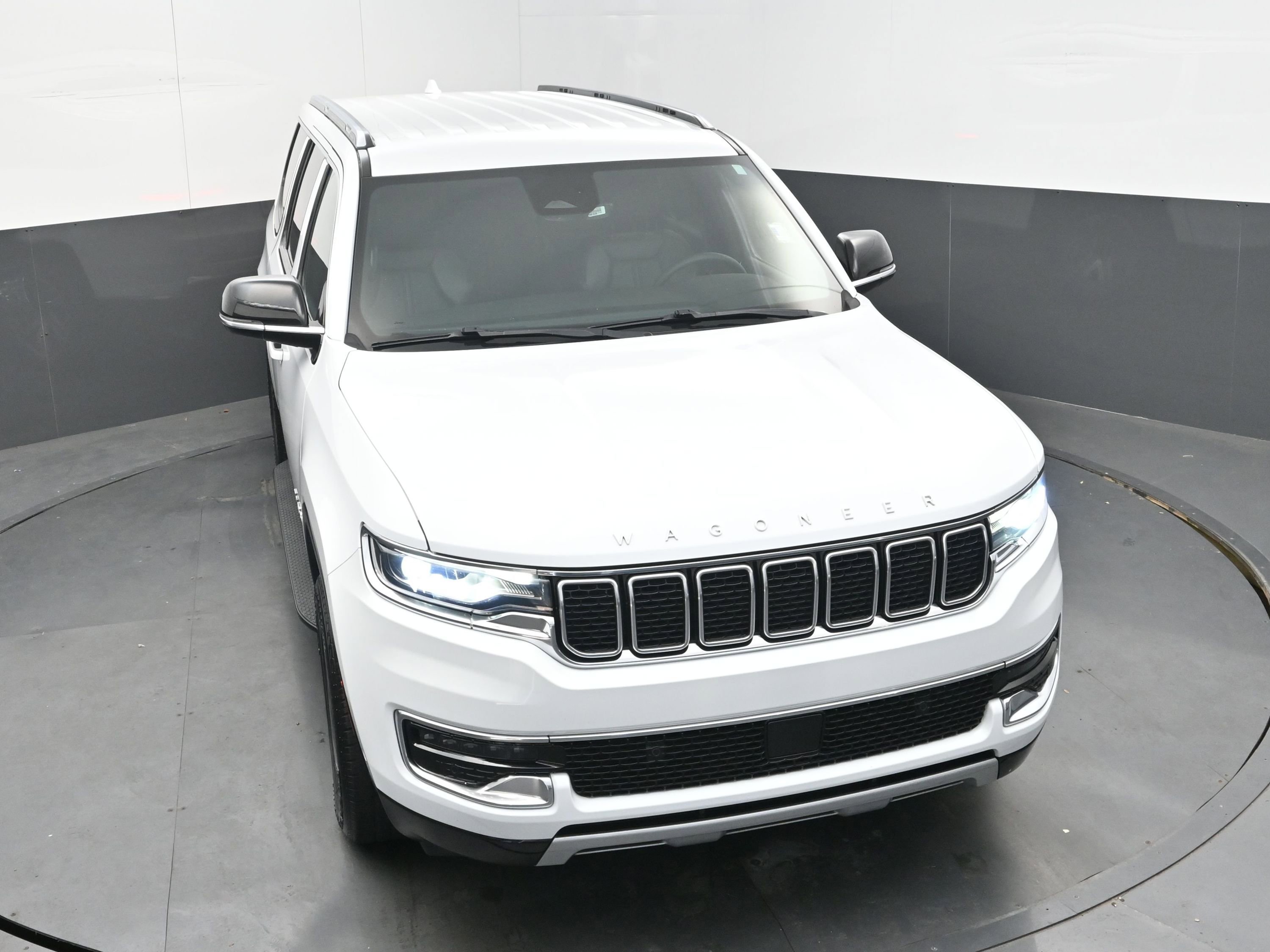 Used 2023 Jeep Wagoneer L Series II image 32