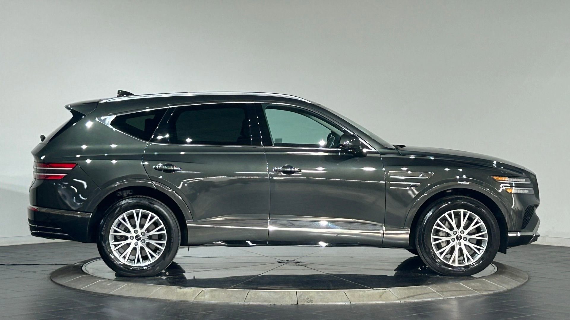Used 2025 Genesis GV80 2.5T Standard AWD/4WD image 11